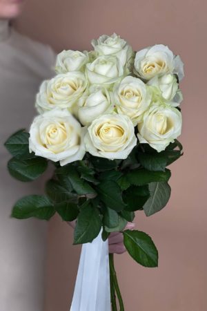 Букет из 11 сибирских белых роз