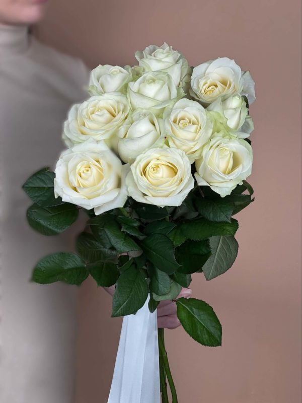 Букет из 11 сибирских белых роз