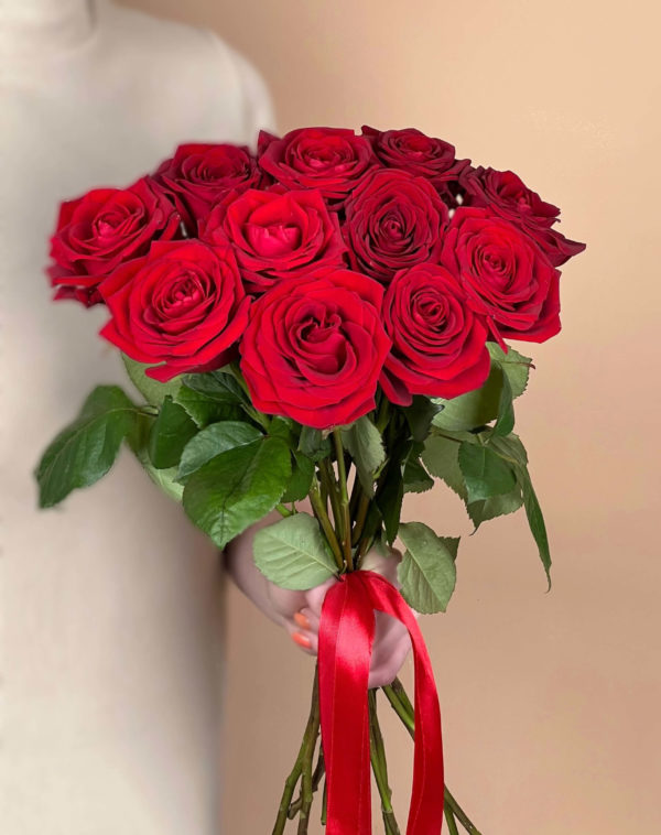Букет из 11 сибирских красных роз