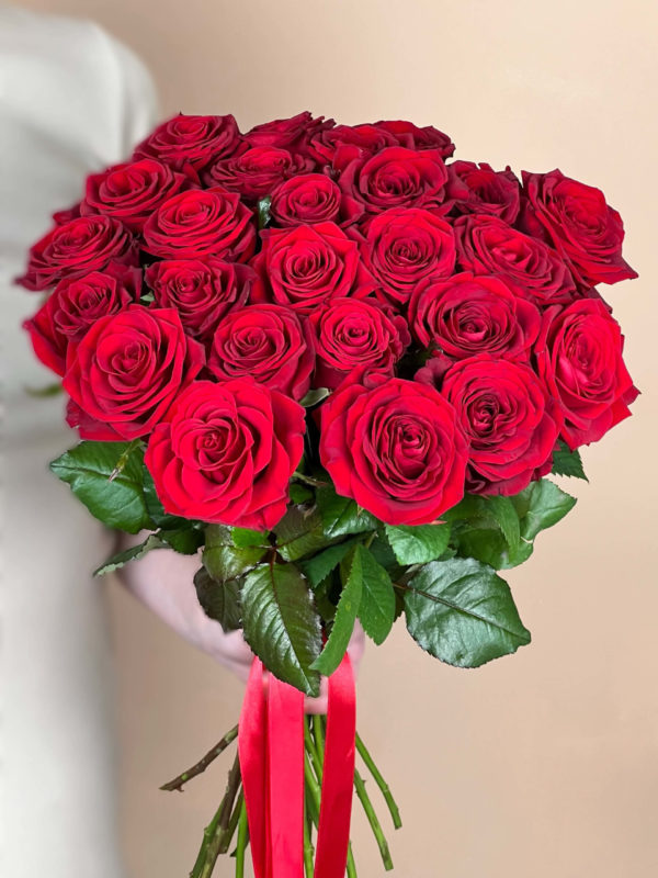 Букет из 25 сибирских красных роз