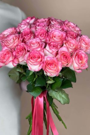 Букет из 25 сибирских розово-белых роз