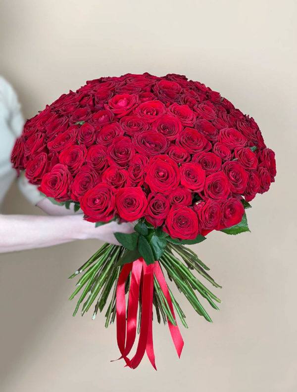 Букет из 101 сибирской красной розы