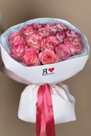 Букет из 15 сибирских розово-белых роз
